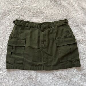Aritzia green cargo skirt